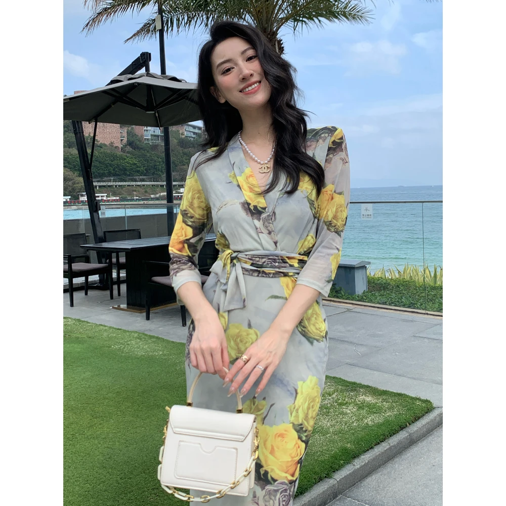 博雅国际2024夏季新款黄色印花三亚度假风连衣裙感绝美网纱裹身裙
