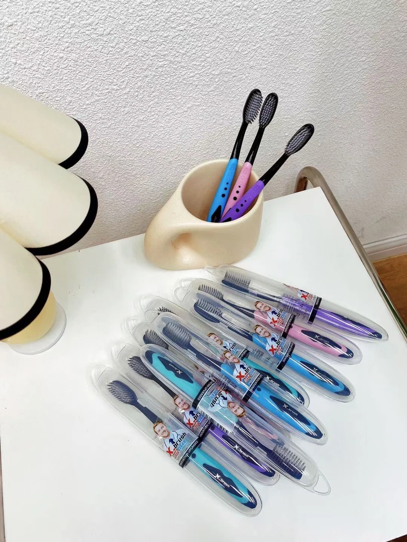 薇莎【12支独立装】莫兰迪色竹炭加密牙刷旅行伴侣一盒12支