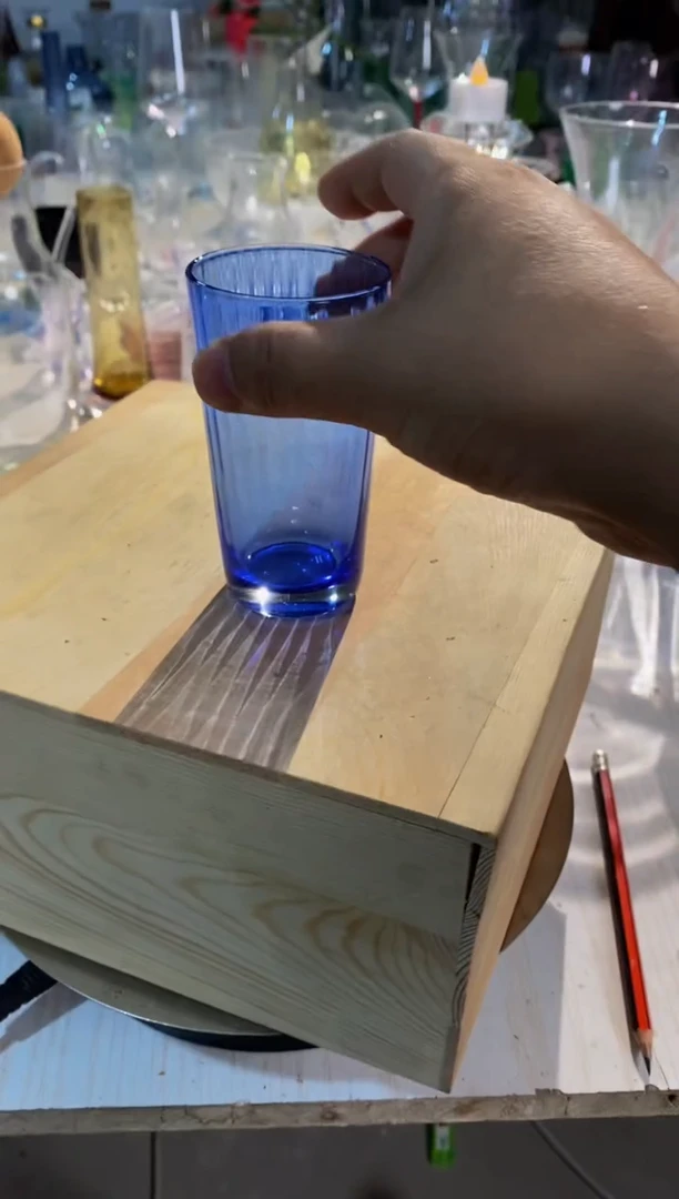 【闪购商品】竖条蓝色棱面细杯一对