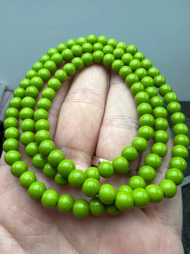 【人工处理】菜籽绿6mm佛珠一条
