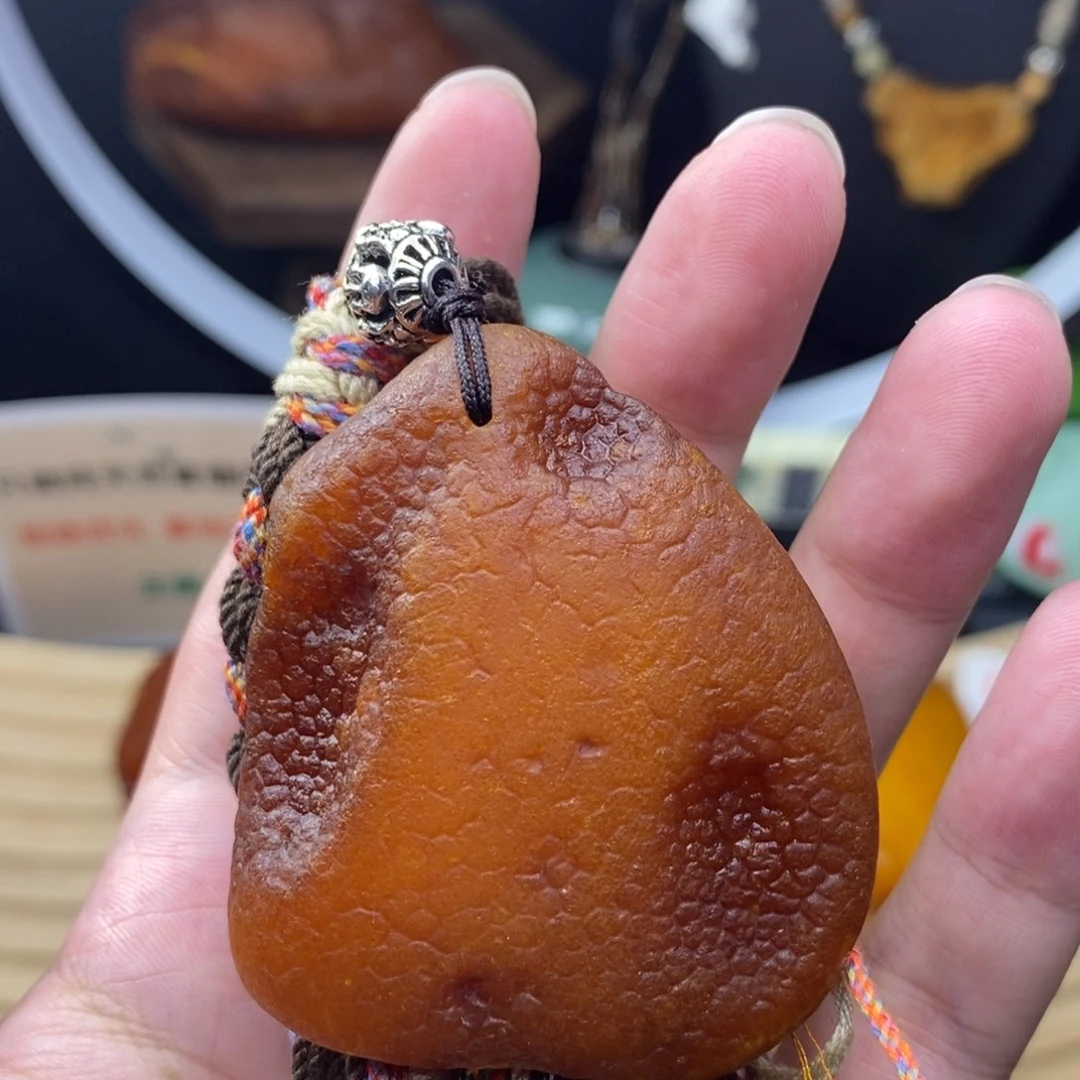 琥珀颈饰未镶嵌唐