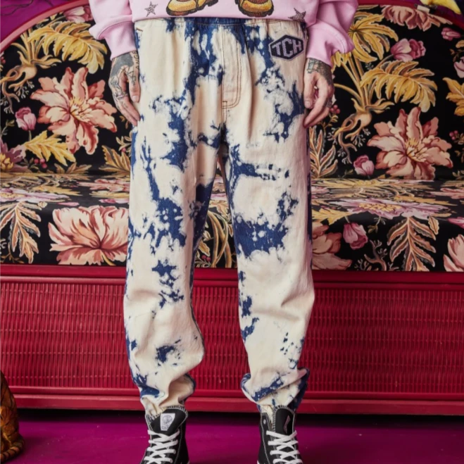 TCH服饰店播-字母宽松裤扎染男女同款牛仔长裤T66A208001