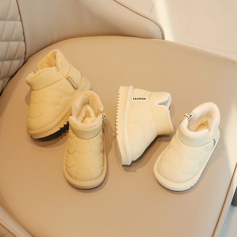 2025冬季新款宝宝雪地靴加绒保暖短靴子1一4岁婴幼儿软底学步棉鞋