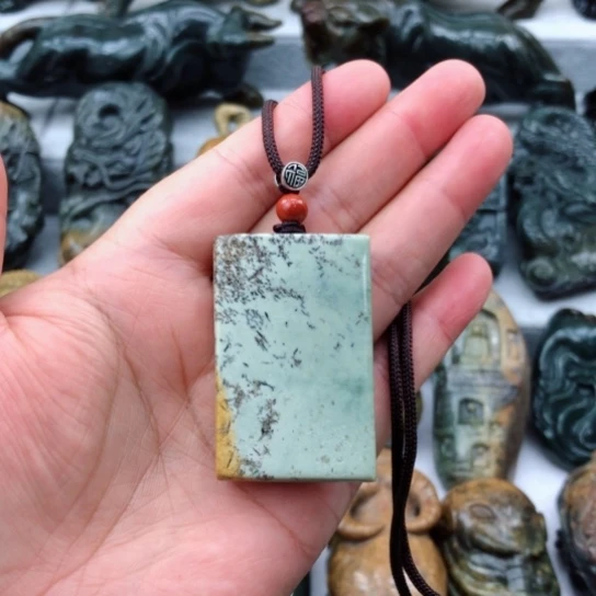 岫岩河磨玉（透闪石质玉）挂件未镶嵌