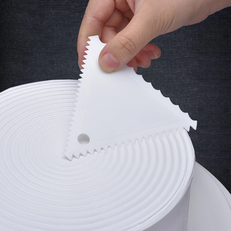 三角形带齿刮板 锯齿形状塑料 生日蛋糕奶油刮刀刮花纹用烘焙工具