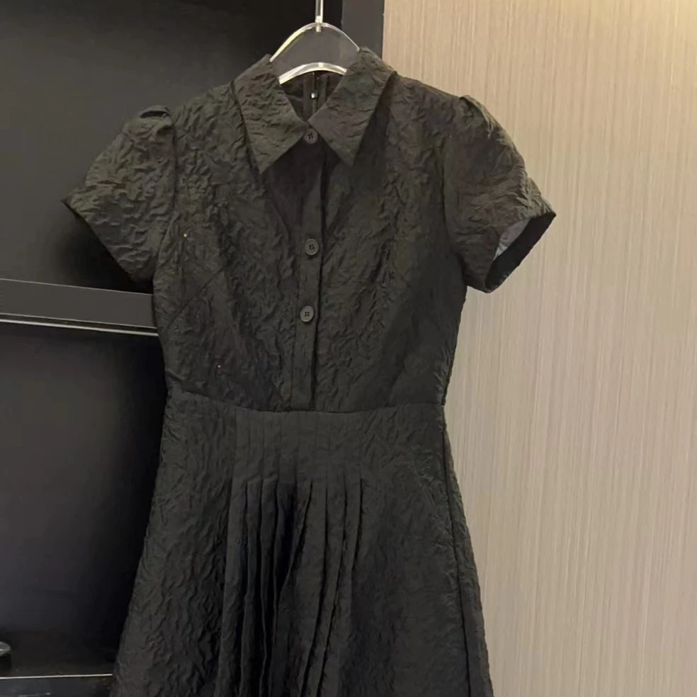 小黑裙~时尚气质黑色短袖立领连衣裙 116E1812女装