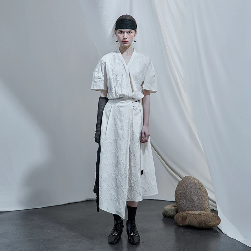 日着原创设计女装夏季小众高级感修身简约气质连衣裙子女RA2435L1