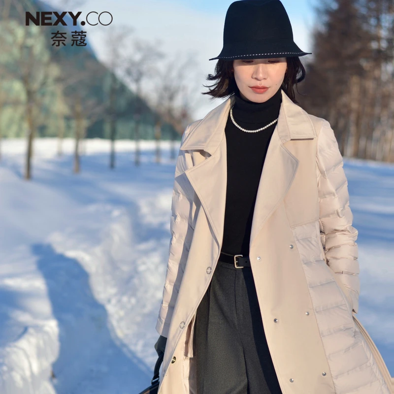 NEXY.CO/奈蔻鹅绒羽绒服女士长款拼接风衣面料羽绒外套XR00241D1