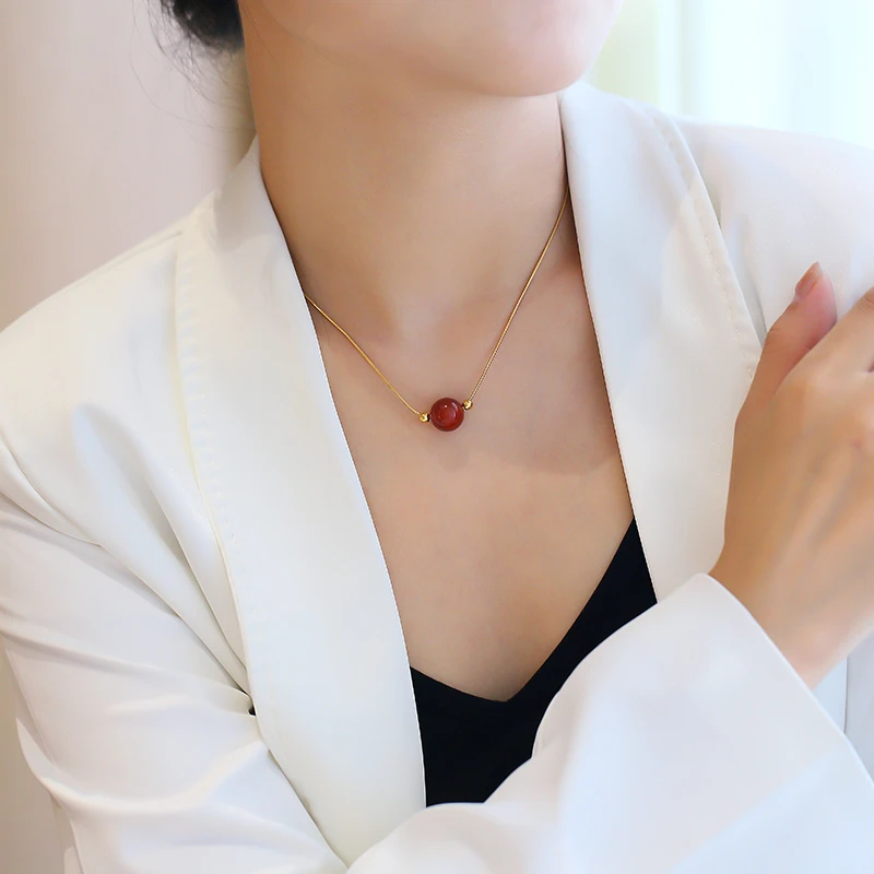 卓倪奢 钛钢项链 相思红豆珠复古高级蛇骨项链