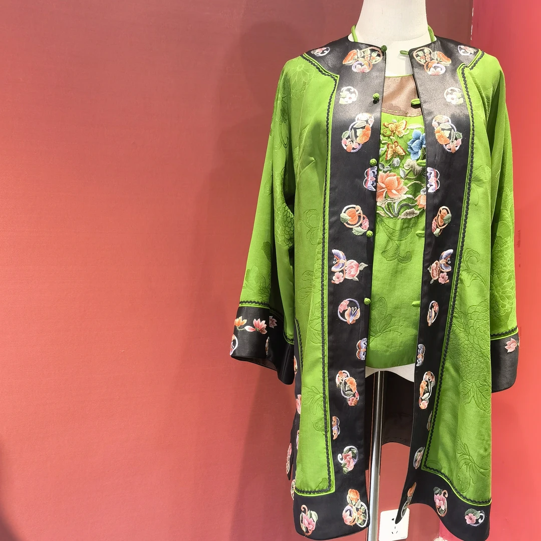 三一馆香云纱翠色绣衣新中式