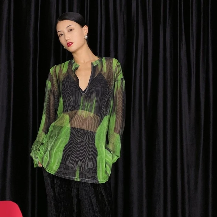 断码秒盖盖万物生作品v领印花网纱长袖T恤上衣花纹森林绿上衣