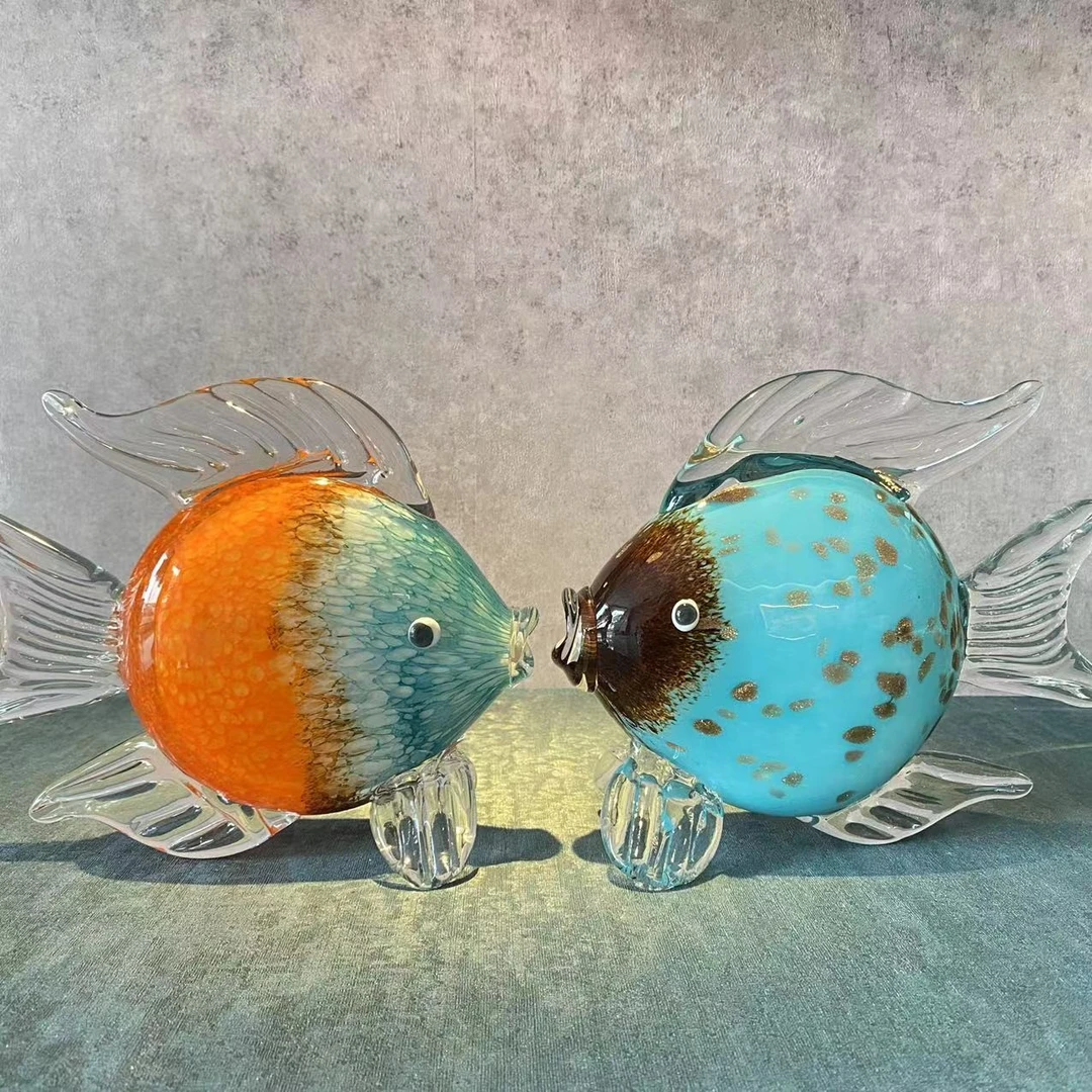 【凯迪饰界】手工琉璃彩色亲嘴鱼酒柜桌面高档客厅软装客厅轻奢摆件