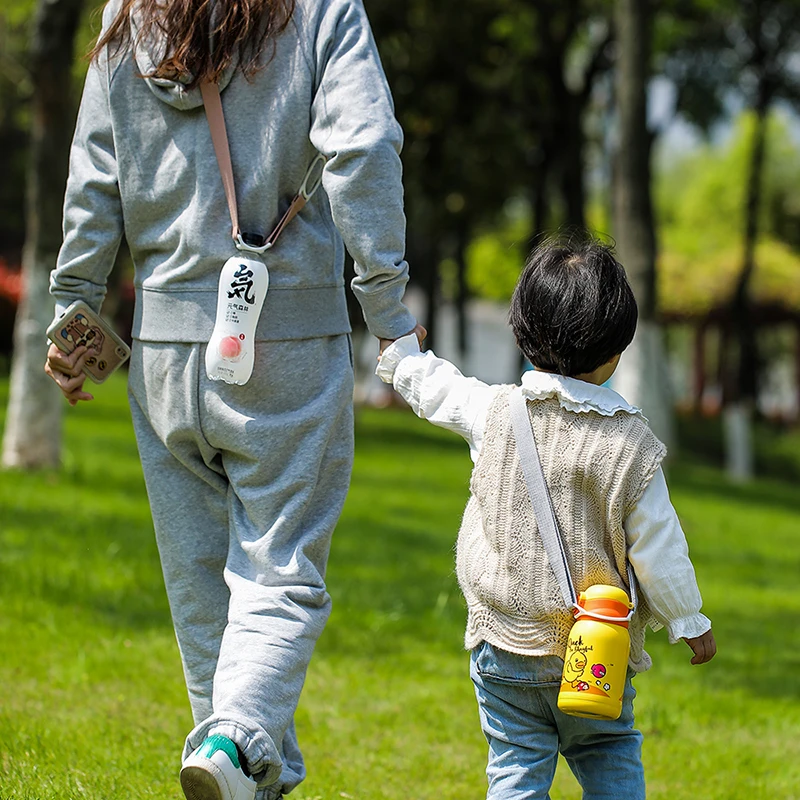 保温杯矿泉水饮料瓶杯神器套多功能便携斜挎户外可爱简约加厚
