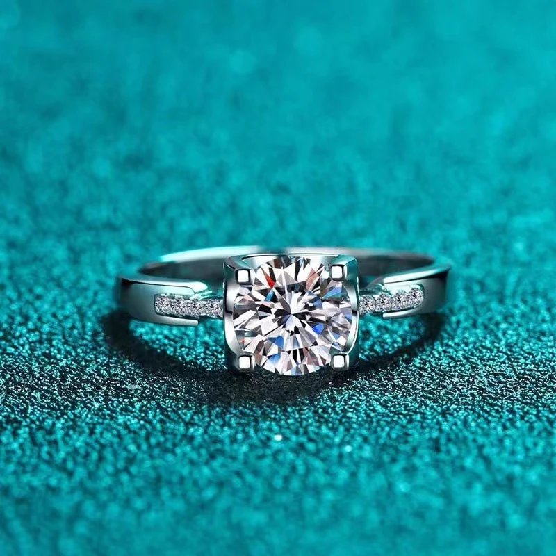 925银莫桑石戒指 牛头小蛮腰女款时尚轻奢女士经典对戒合成碳硅石