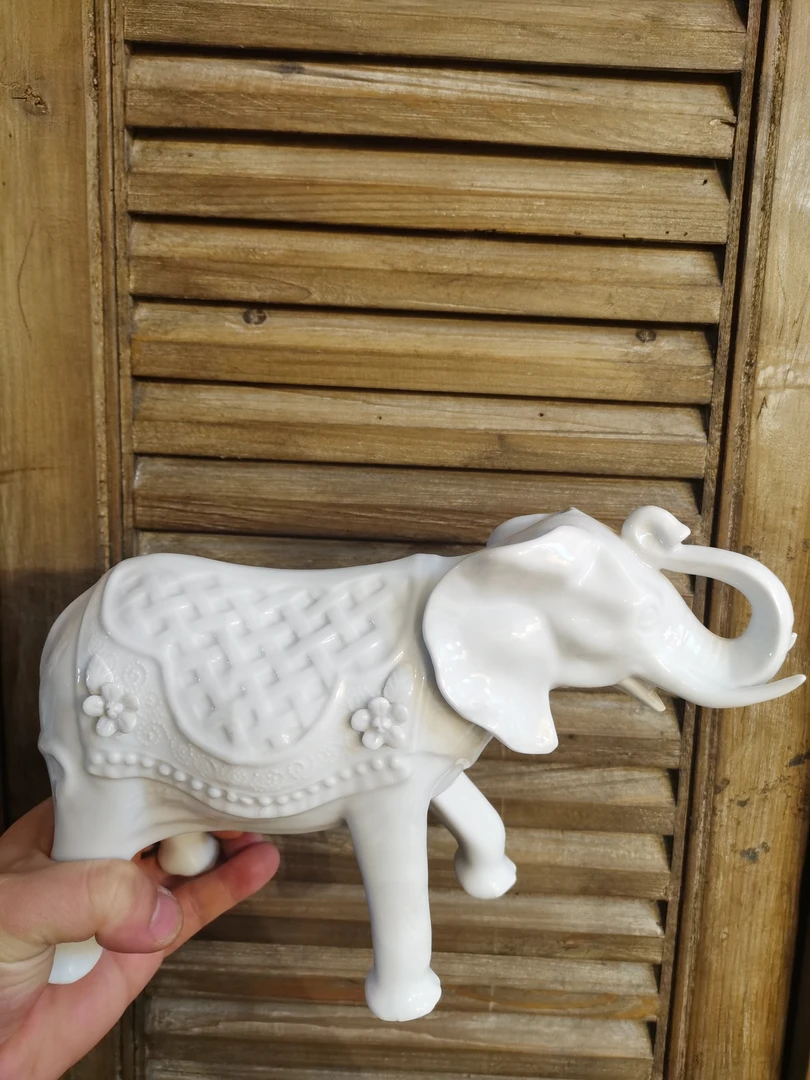 昆轩家浮雕造型大象摆件微瑕
