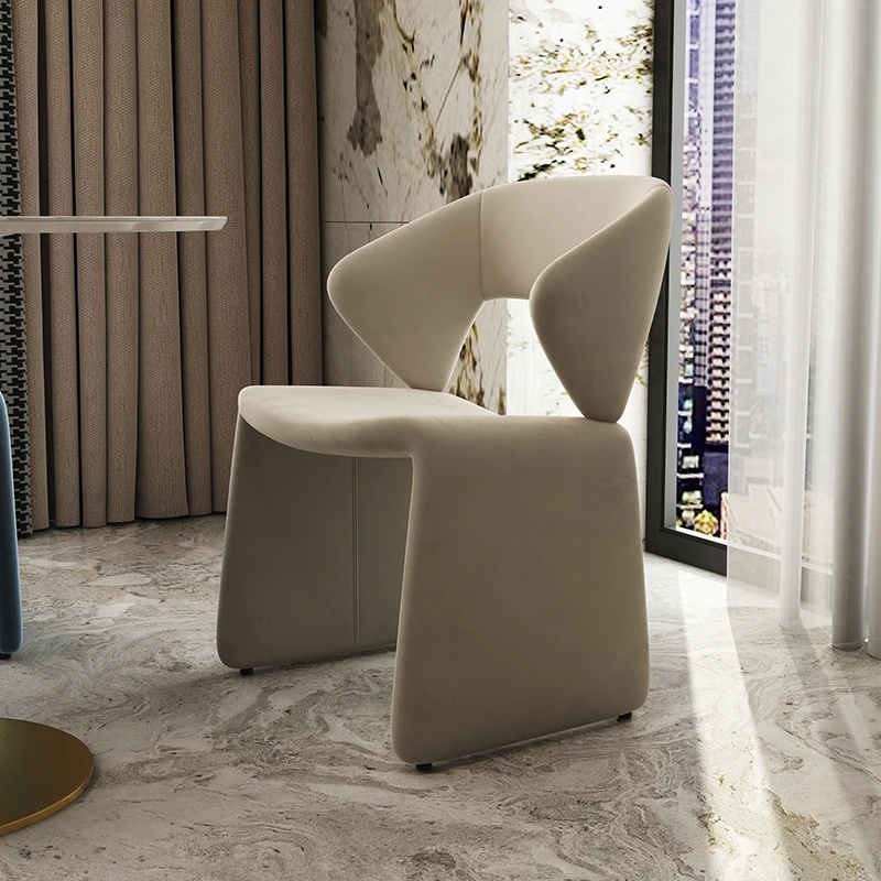 北欧软包餐椅皇冠椅简约酒店洽谈椅靠背设计师民宿样板房餐厅椅子