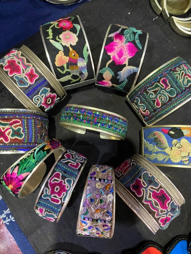 手工老刺绣手镯饰品