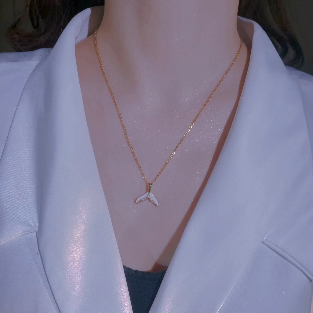 钛钢吊坠 Vli【美人鱼尾】钛钢金色项链吊坠轻奢精致链子锁骨链饰品