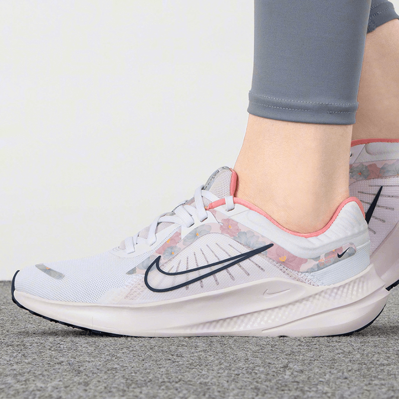 Nike耐克运动鞋女鞋2023夏季新款轻便透气跑步鞋网面鞋子潮FB6944