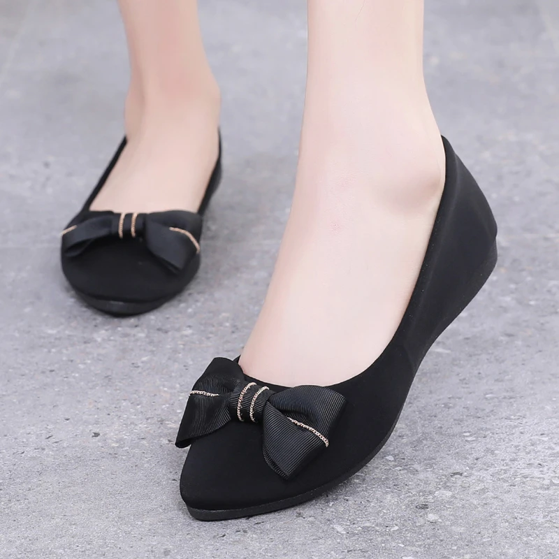老北京布鞋女新款平底透气软底舒适豆豆鞋防滑黑色上班女式工作鞋