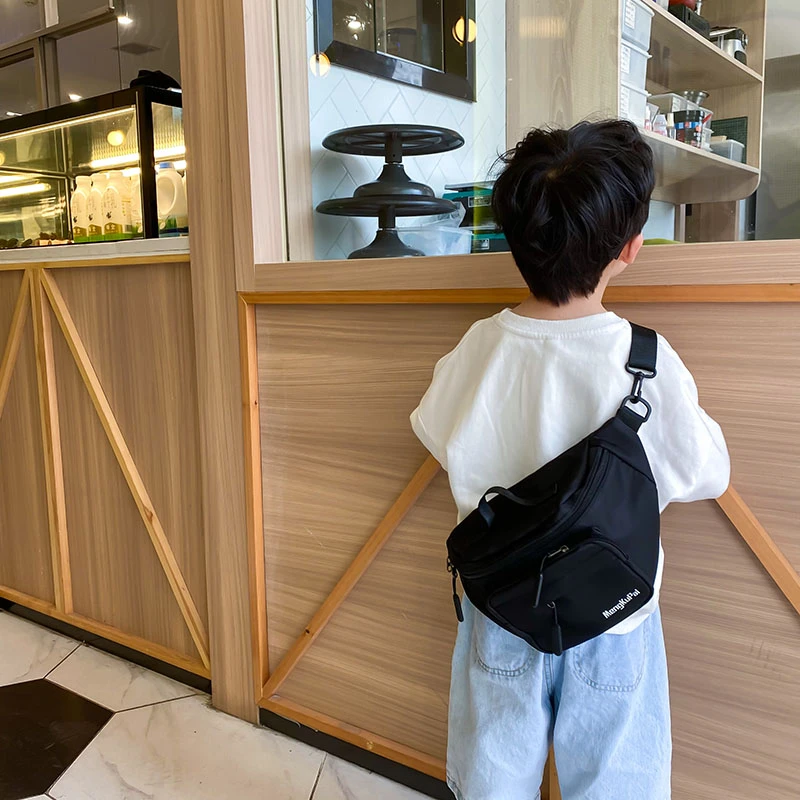 儿童斜挎包2025新款夏季男童胸包大容量百搭休闲韩版零钱包腰包潮