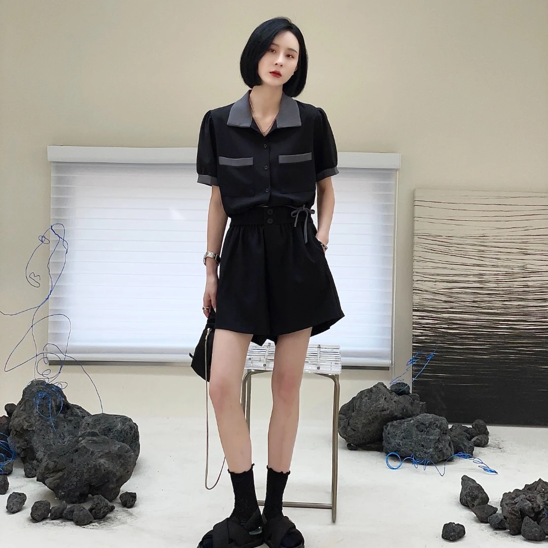 大促福利  洋气撞色翻领上衣＋高腰阔腿短裤两件套J8883027