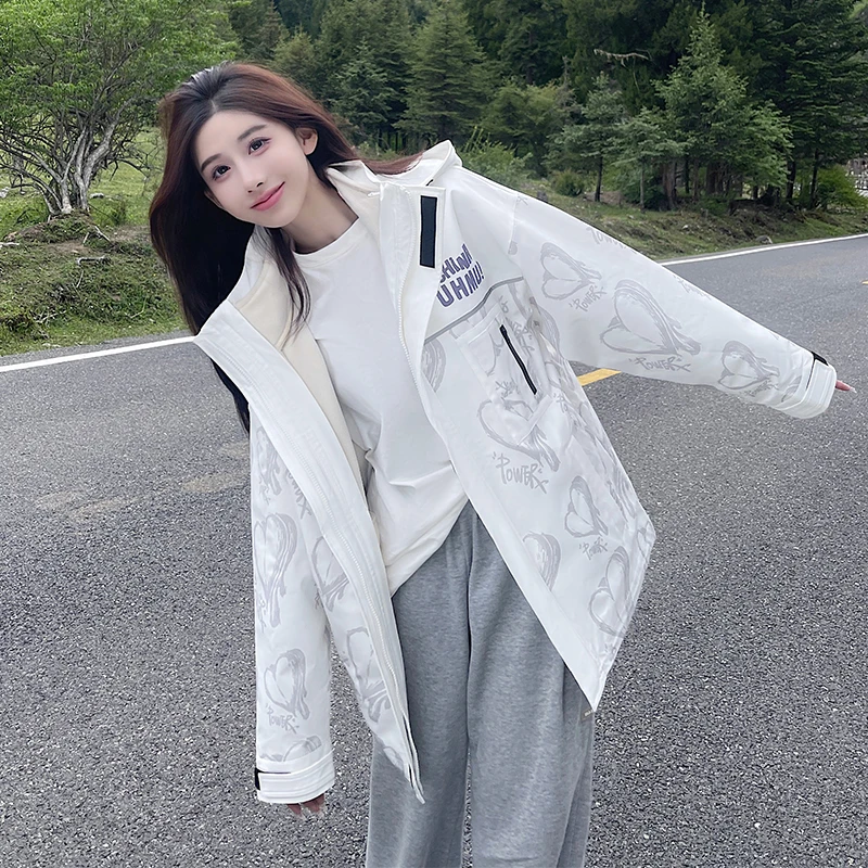 甜系冲锋衣女24新款三合一防风防水爱心外套秋冬宽松加厚登山服男