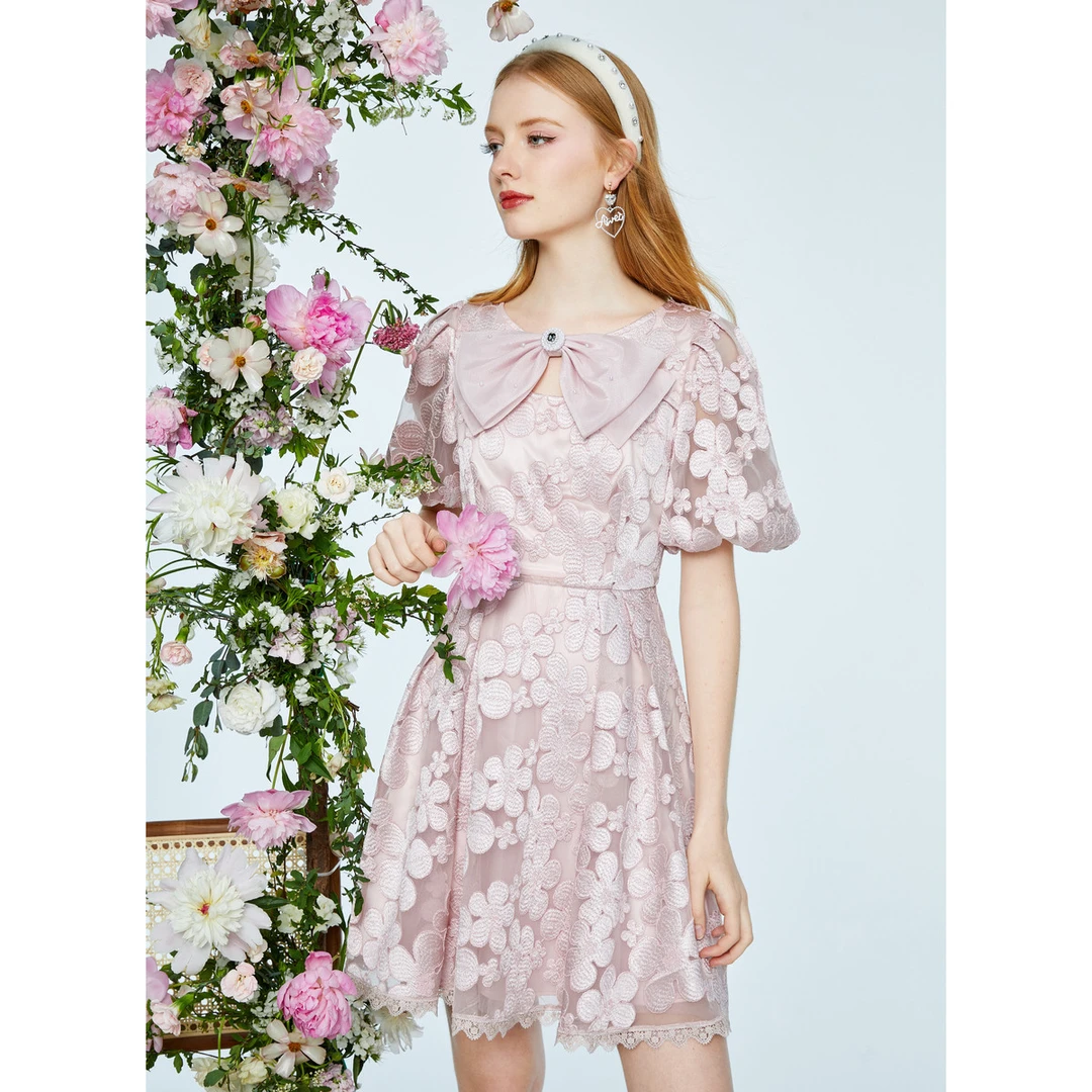 AIVEI初恋公主风高腰泡泡袖绣花连衣裙P0360174