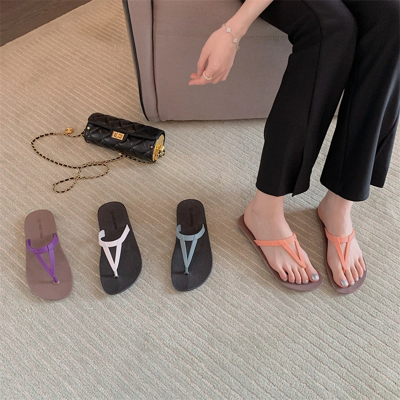 泰国进口夏季平底拖鞋女式人字拖外穿防滑网红拖复古小众ins软底