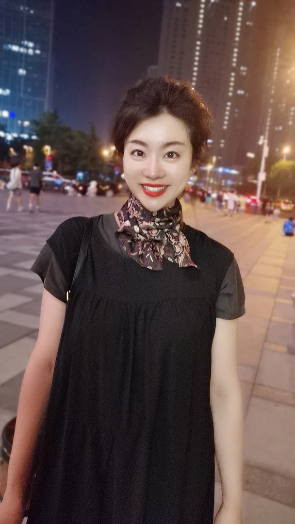 主播推荐摩登咖飘带巾