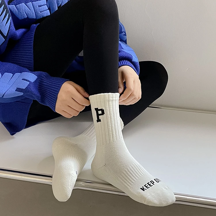 字母P运动袜子女 ins潮流情侣百搭束腰休闲棉袜中筒袜女黑白潮袜
