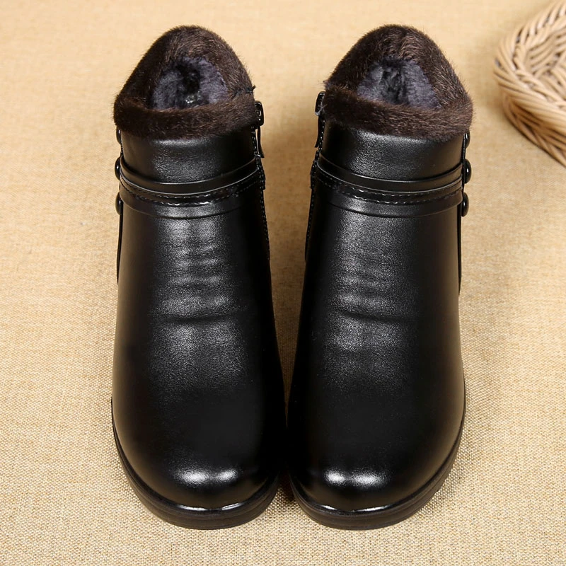 妈妈棉鞋女冬季加绒保暖中老年人皮鞋加厚平底短靴子软底防滑奶奶