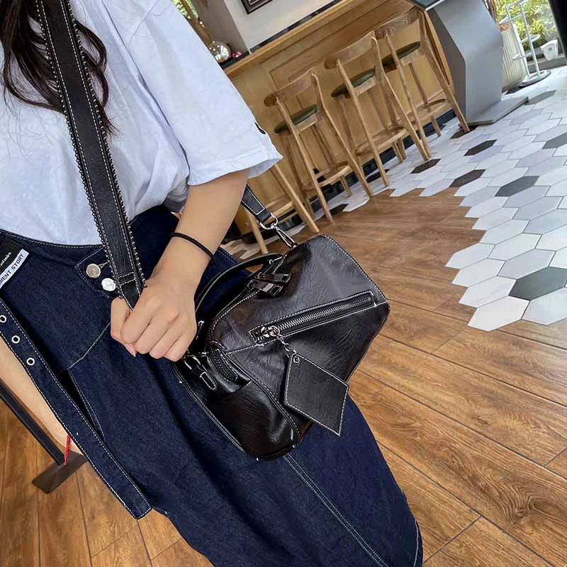 包包女2024新款手提单肩包休闲车缝线横款桶形包百搭软皮斜挎包女