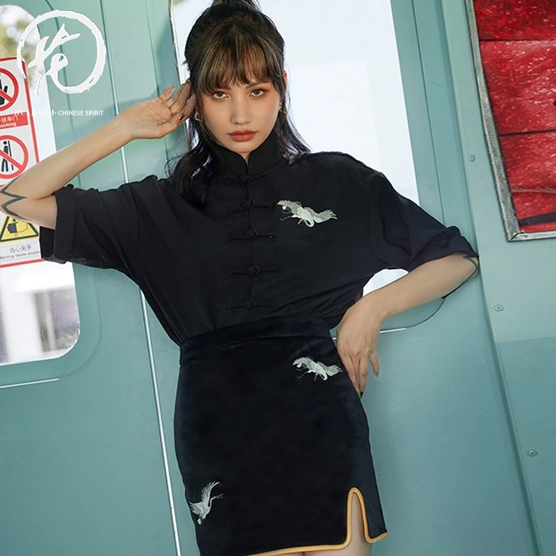 花娇计＜鹤见桃花＞新款刺绣丝绒短裙黑色开叉复古国潮