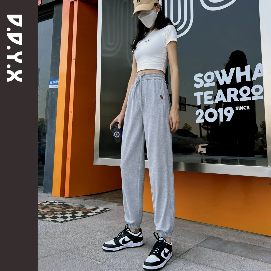 夏季薄款冰丝灰色运动裤女宽松束脚2022新款休闲小个子灯笼卫裤子