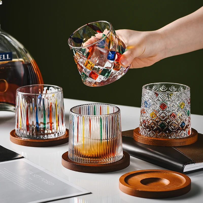 意大利彩色手绘玻璃杯子威士忌洋酒杯带木杯垫复古旋转解压杯家用