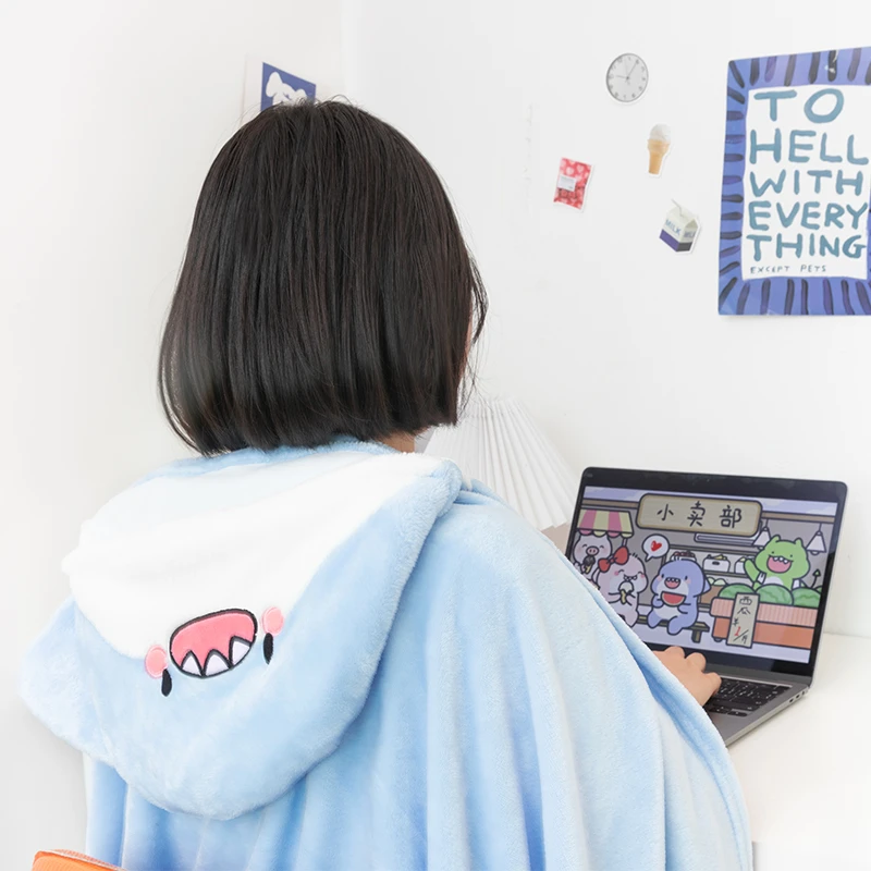肥肥鲨连帽午睡毯子办公室卡通披肩毯空调毯夏天法兰绒午休小毯子