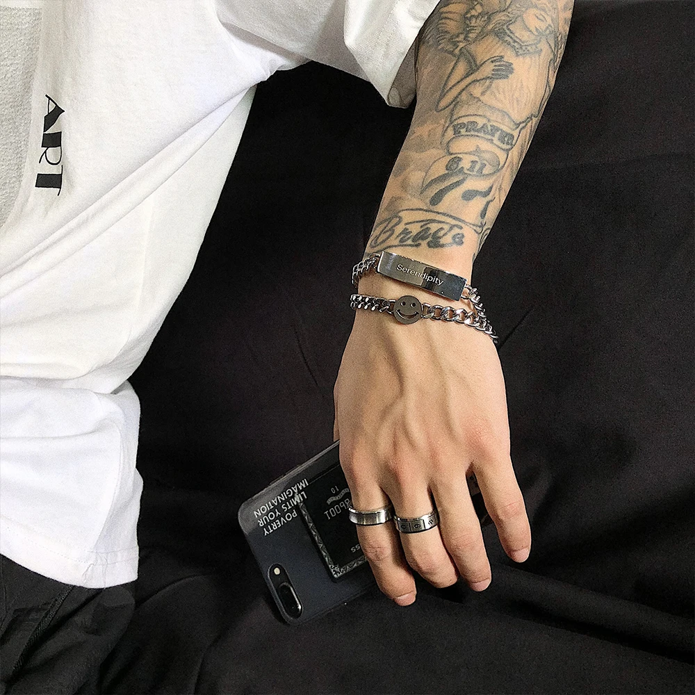 VIBESTUDIOS钛钢素款手链INS冷淡风笑脸字母方牌韩版不掉色男饰品