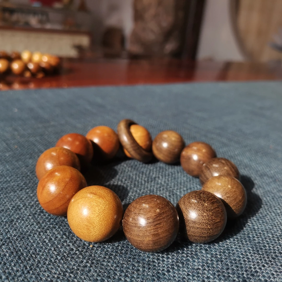 金丝楠木手串《十二月》