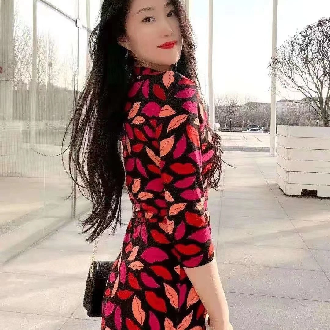 大嘴花 裹身裙一片式V领气质修身碎花连衣裙茶歇裙 海边度假长裙