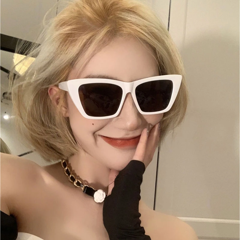 白色复古猫眼墨镜2025新款潮女高级感街拍照网红太阳镜遮阳夏海边