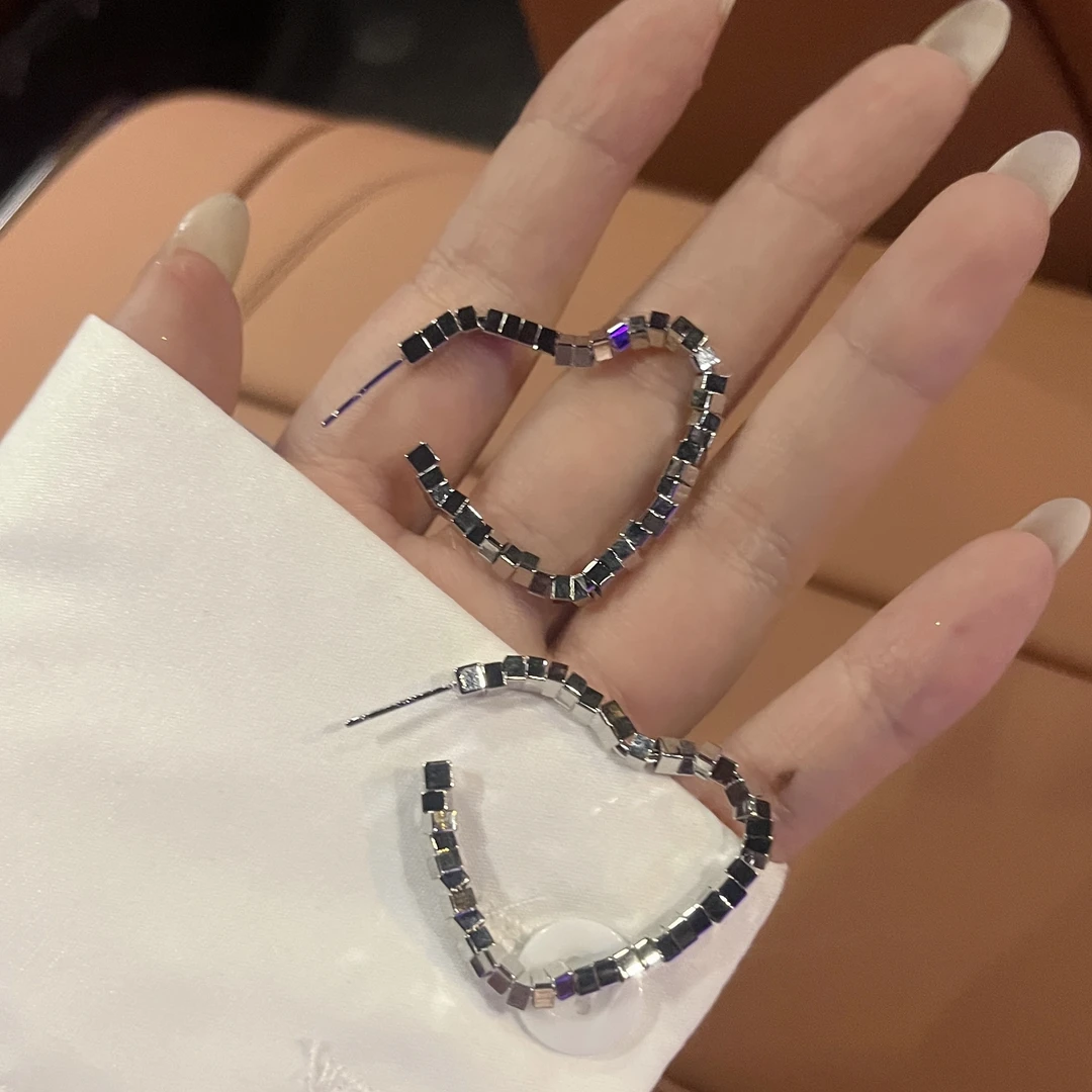 锌合金耳饰 小众设计感冷淡风碎银大爱心耳圈耳环