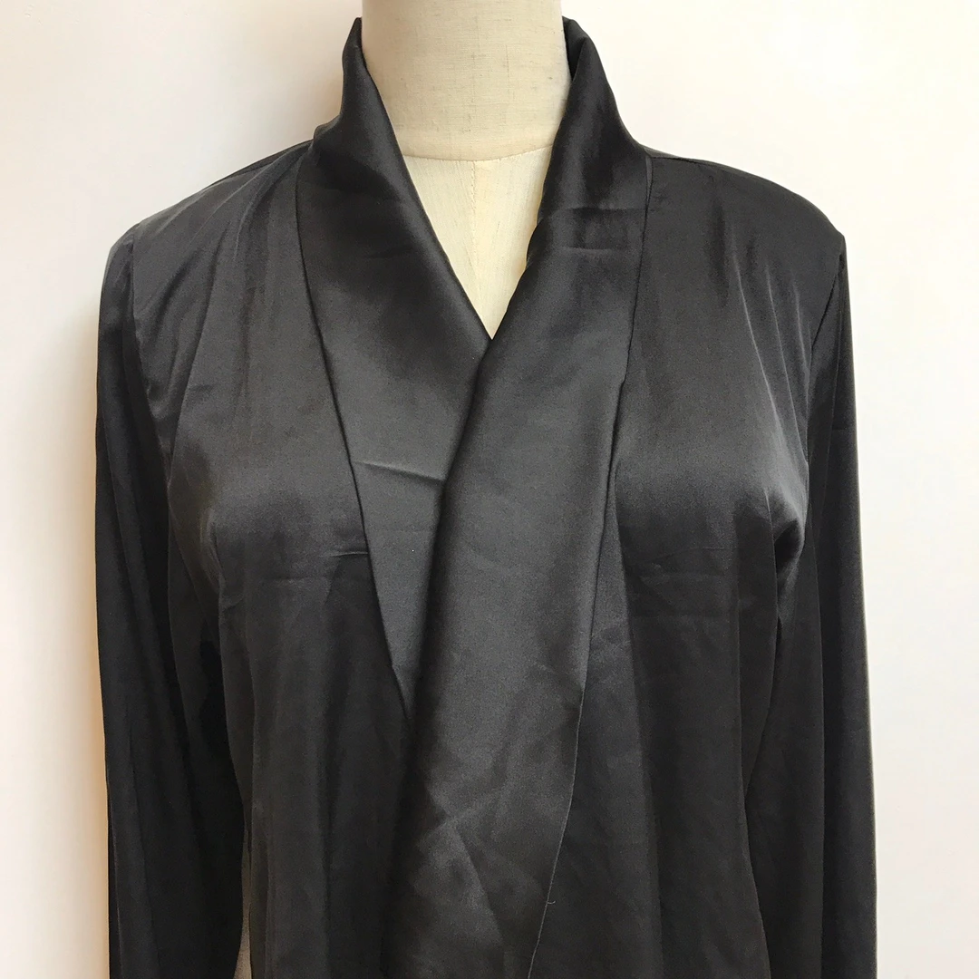 贡珍衣勒翁西藏服搭配翻领衬衣