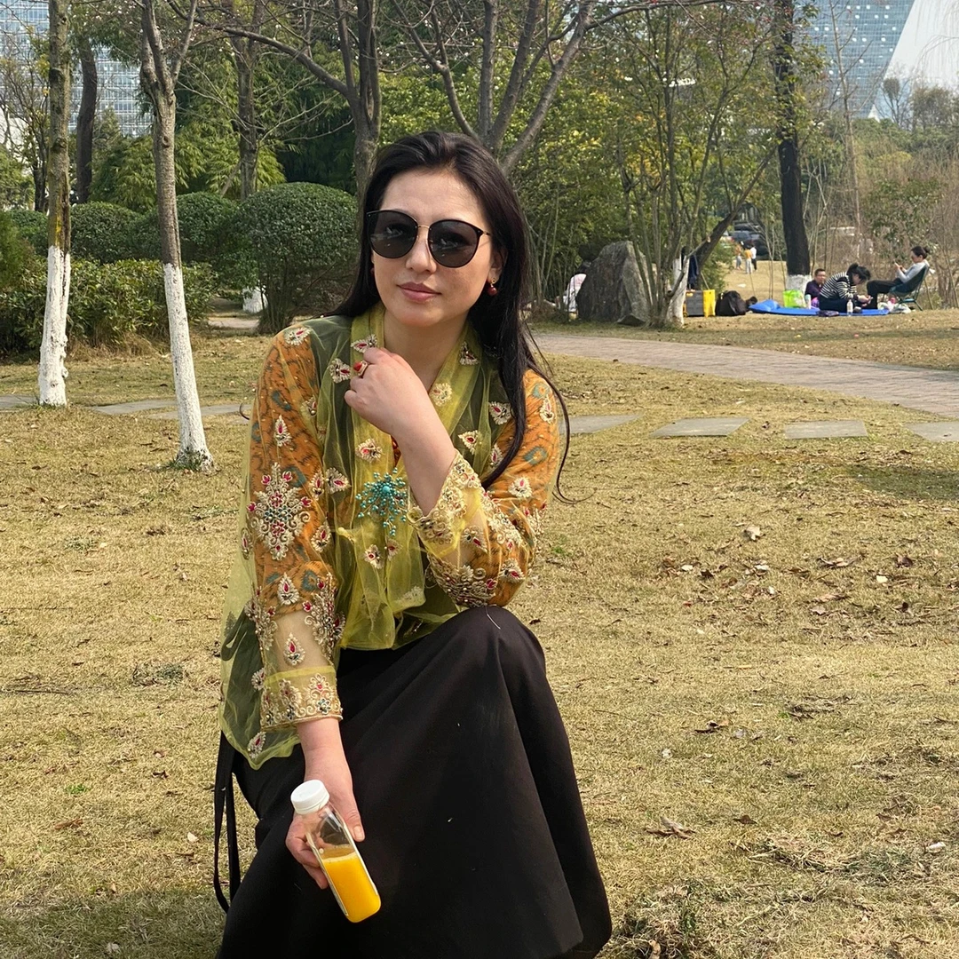 贡珍衣勒翁西藏服翻领翻领衬衣