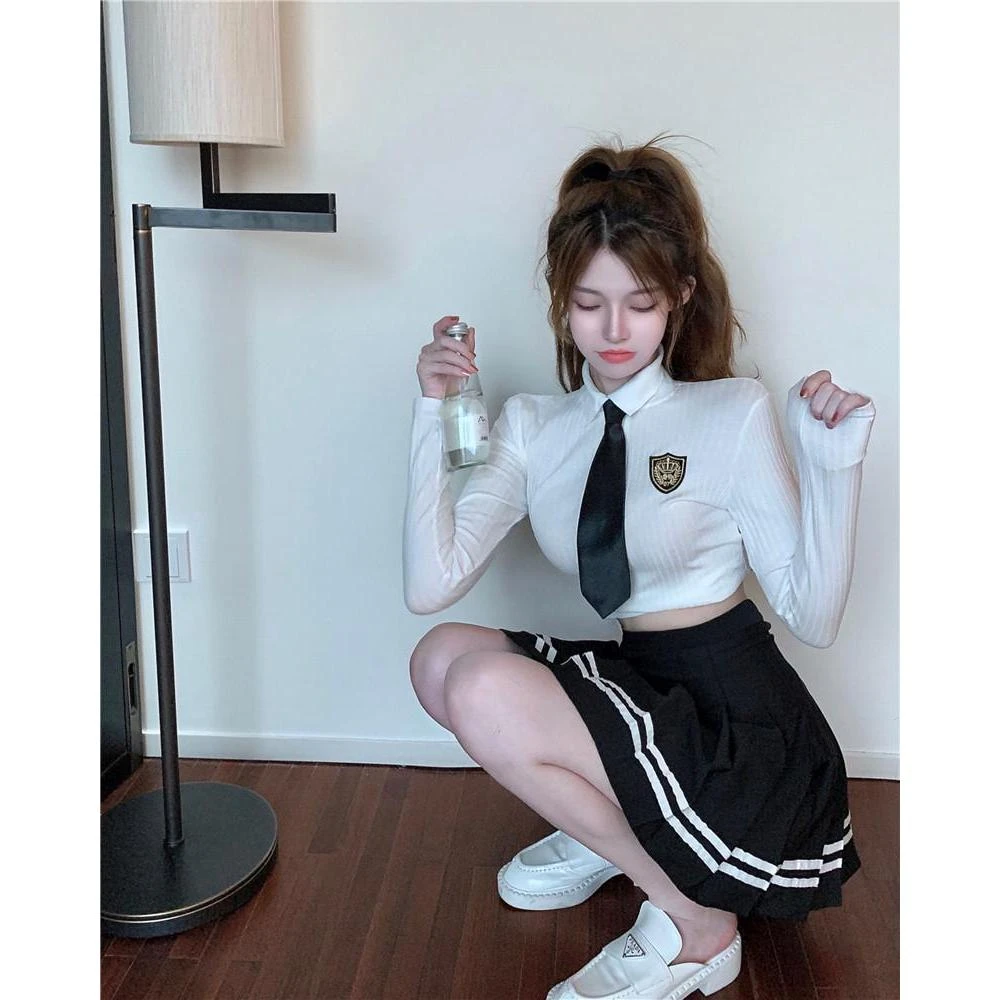 直播衣服女主播服装上镜学院风上衣设计感小众短款修身领带T恤冬