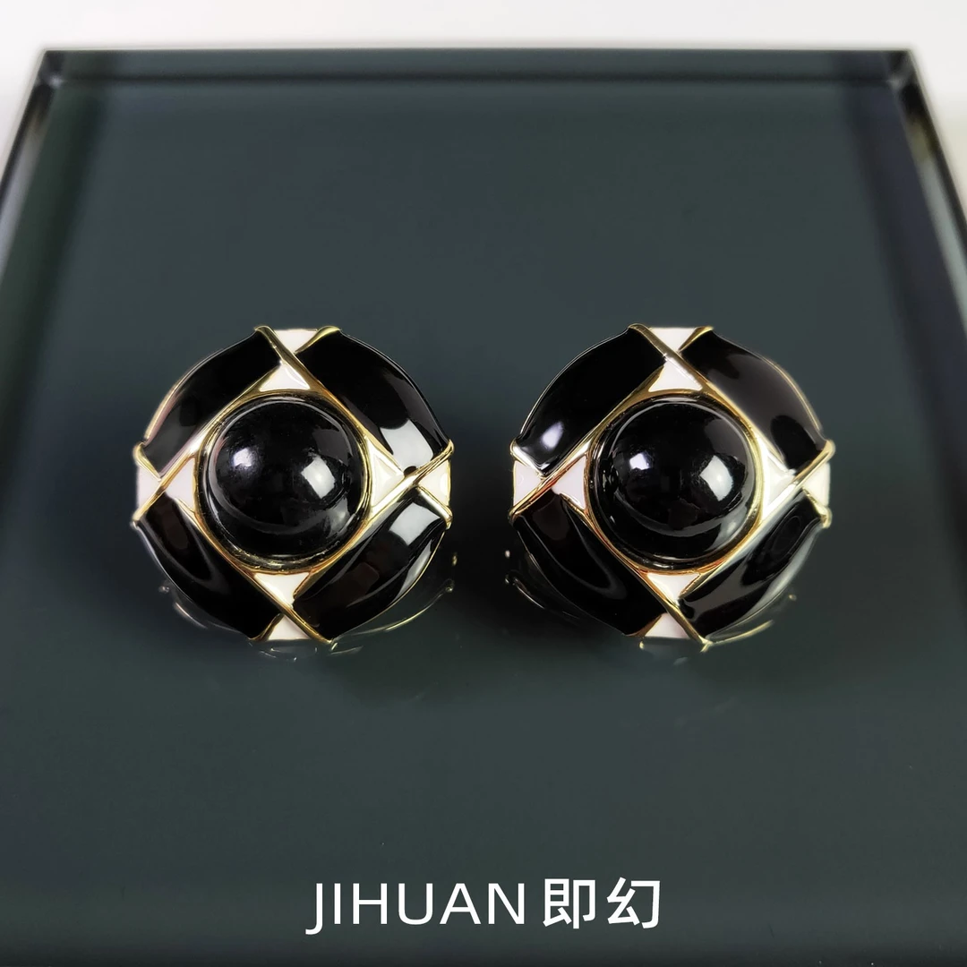 铜合金耳饰 ♦魔仙 法式香风黑白高级耳钉 S-5171