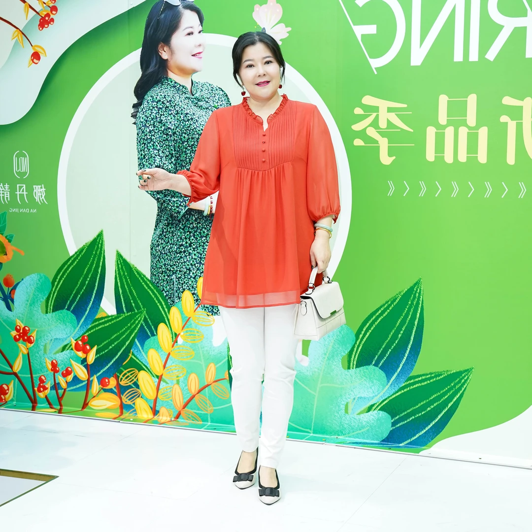 娜丹静原创立领大码女装设计感气质减龄长袖宽松竖条上衣ZT22004