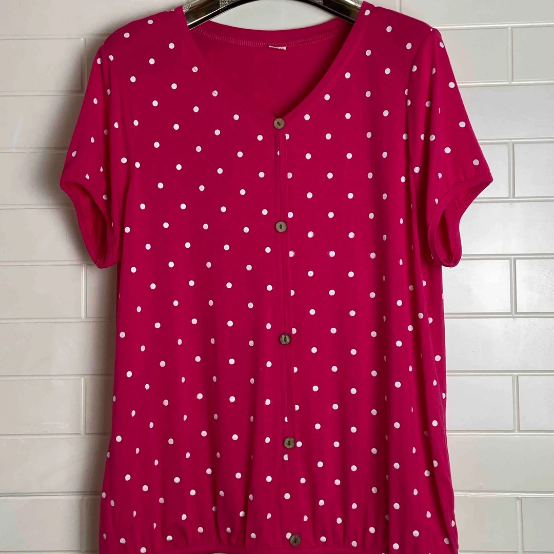 伊兰娇雪中老年大码女装小圆点修身显瘦V领俏皮短袖舒适透气休闲