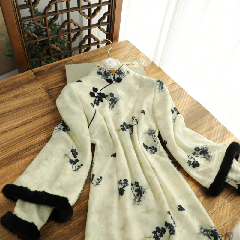 俏娘鱼2024年冬新款加绒保暖日常可穿新中式绿色复古风倒大袖旗袍