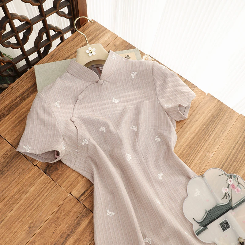 俏娘鱼2025年春季新款改良新中式年轻款绿色绣花文艺清新短袖旗袍